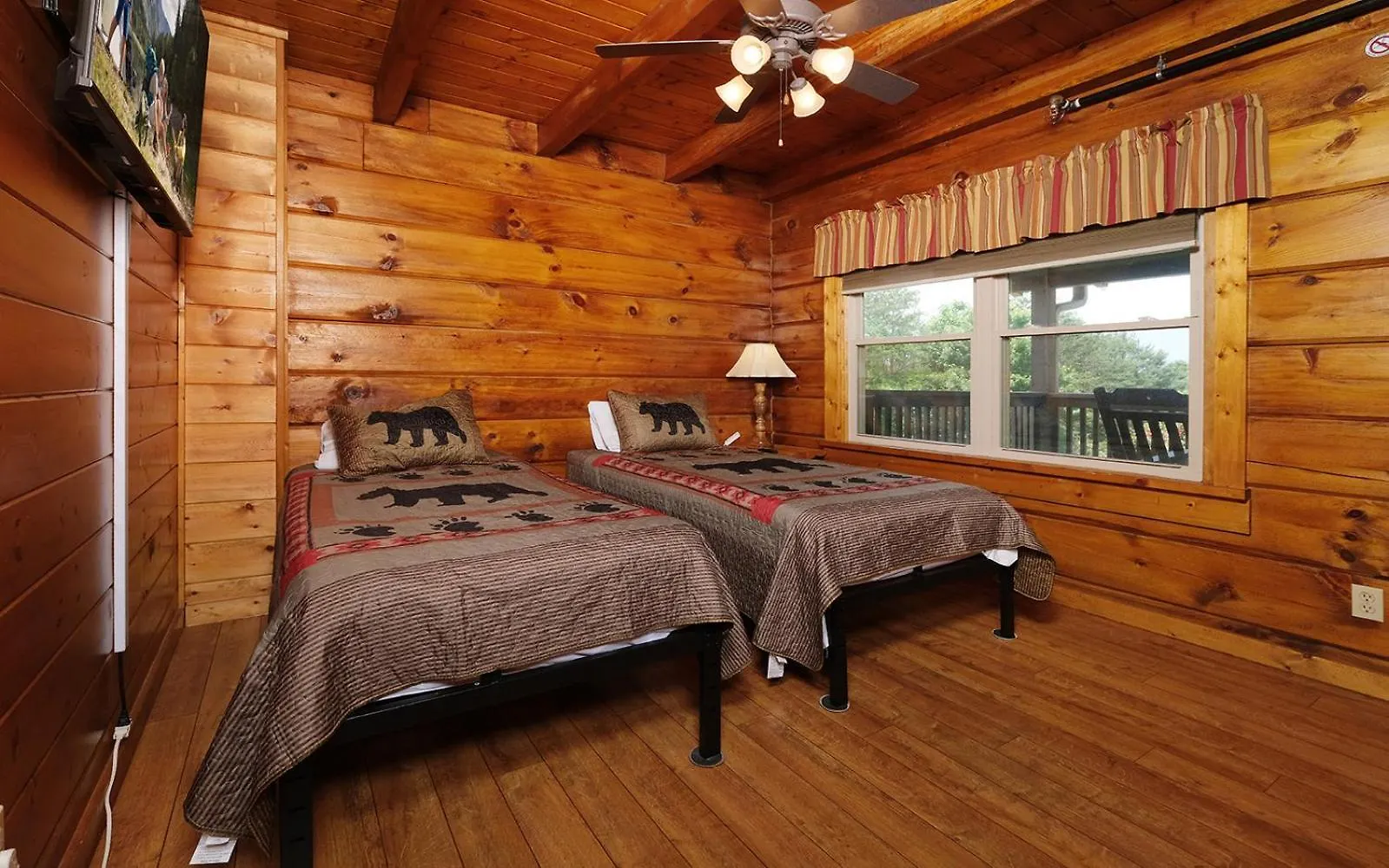 4 Cubs Cove * Pigeon Forge