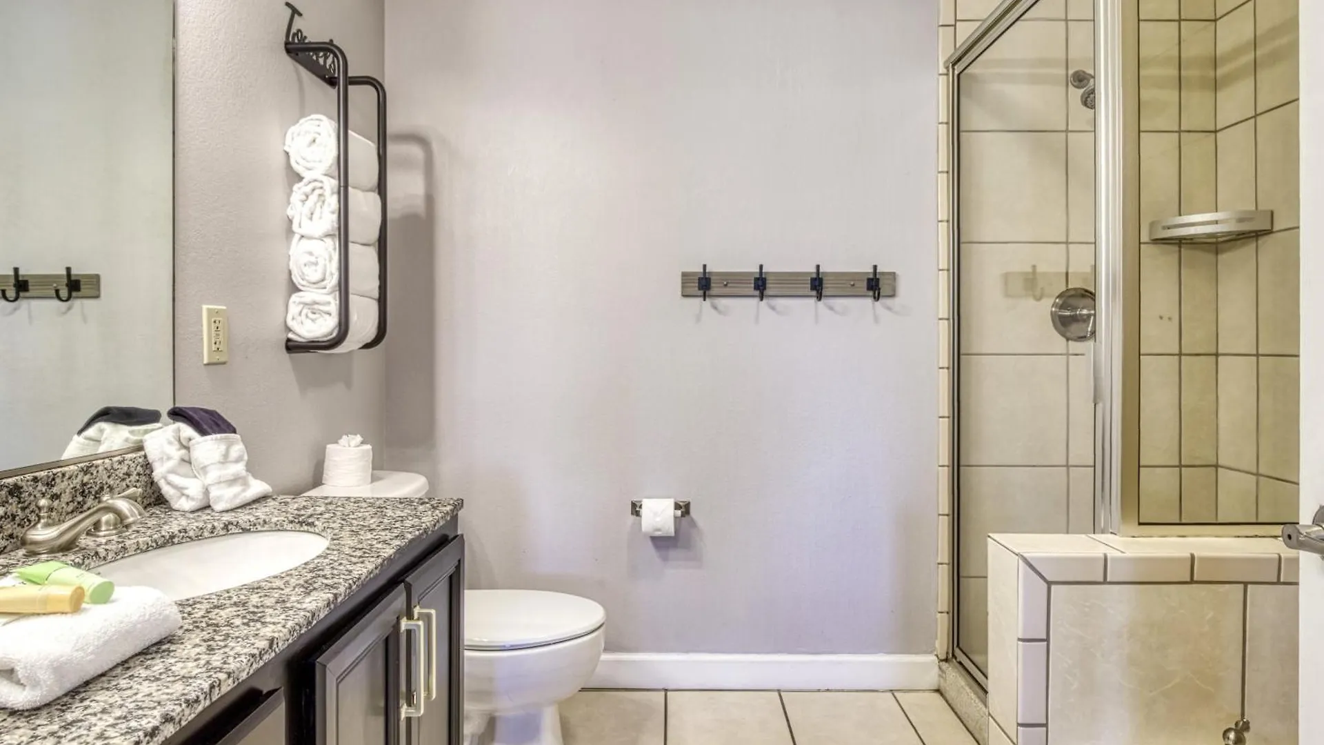 Luxurious Renovated, Pool, Basketball, Playground *