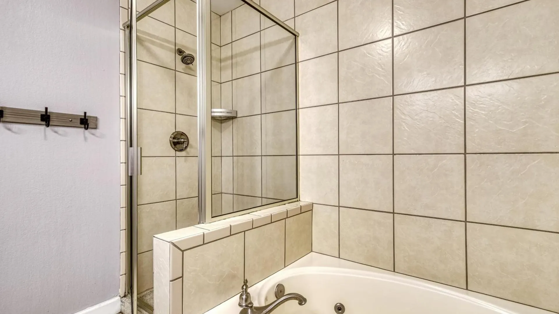 Luxurious Renovated, Pool, Basketball, Playground Holiday home Pigeon Forge