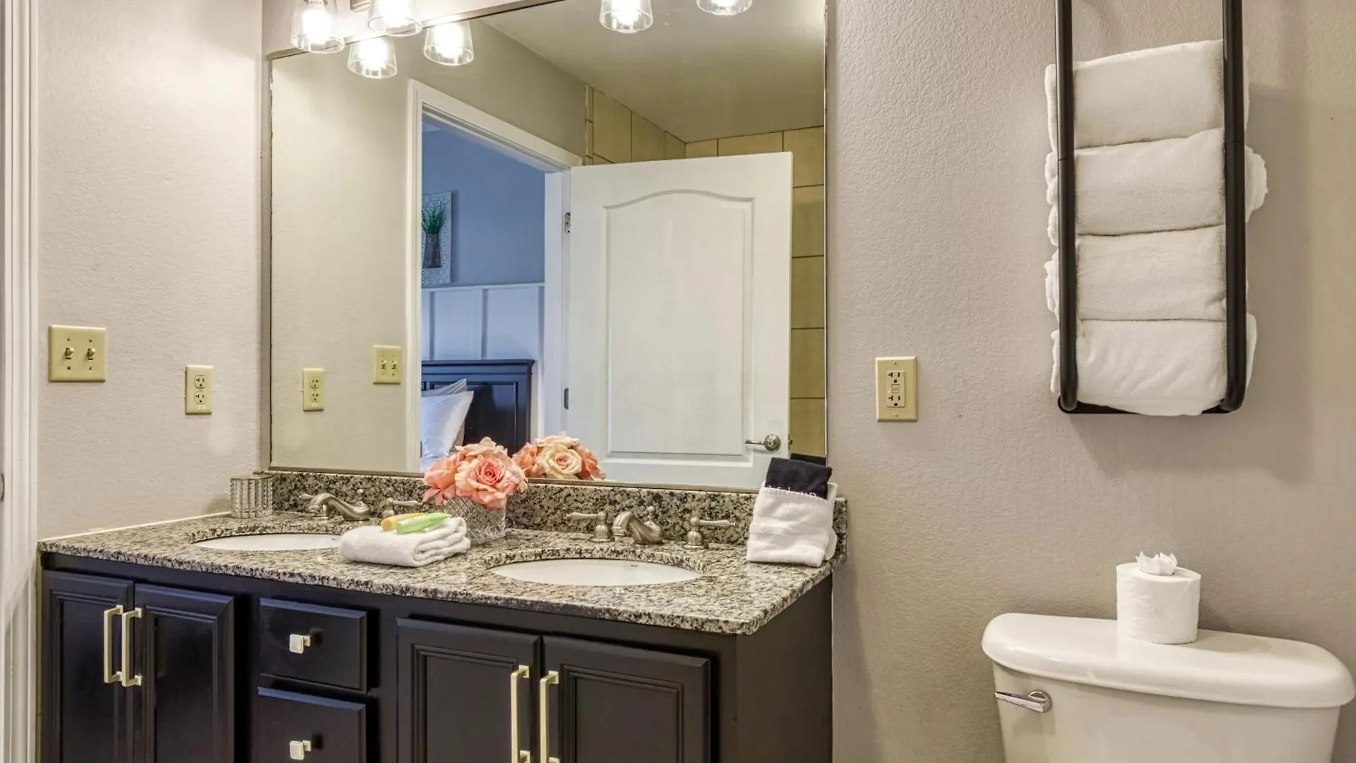 Luxurious Renovated, Pool, Basketball, Playground