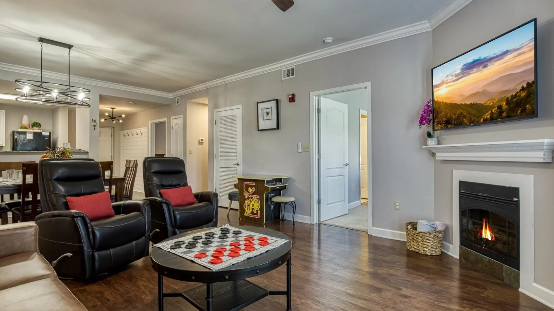 Luxurious Renovated, Pool, Basketball, Playground * Pigeon Forge