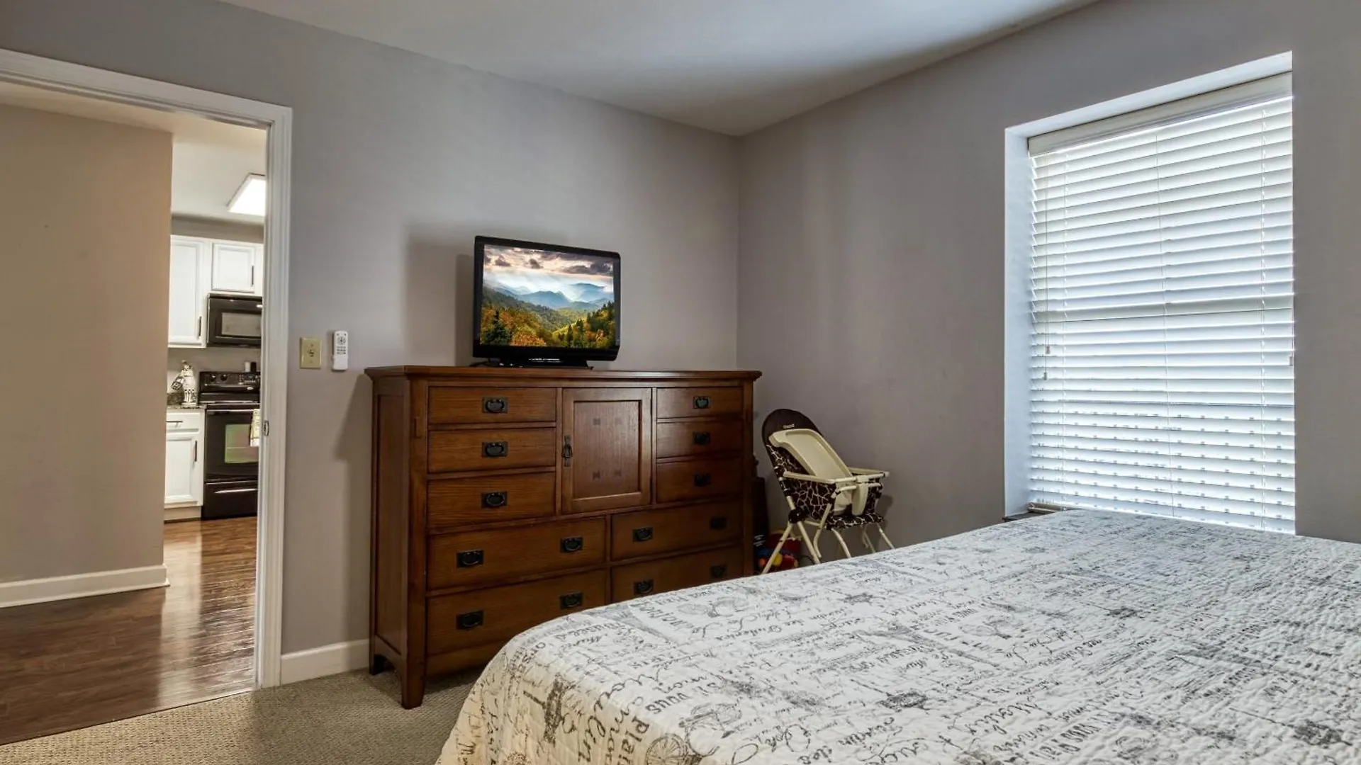 Luxurious Renovated, Pool, Basketball, Playground Holiday home