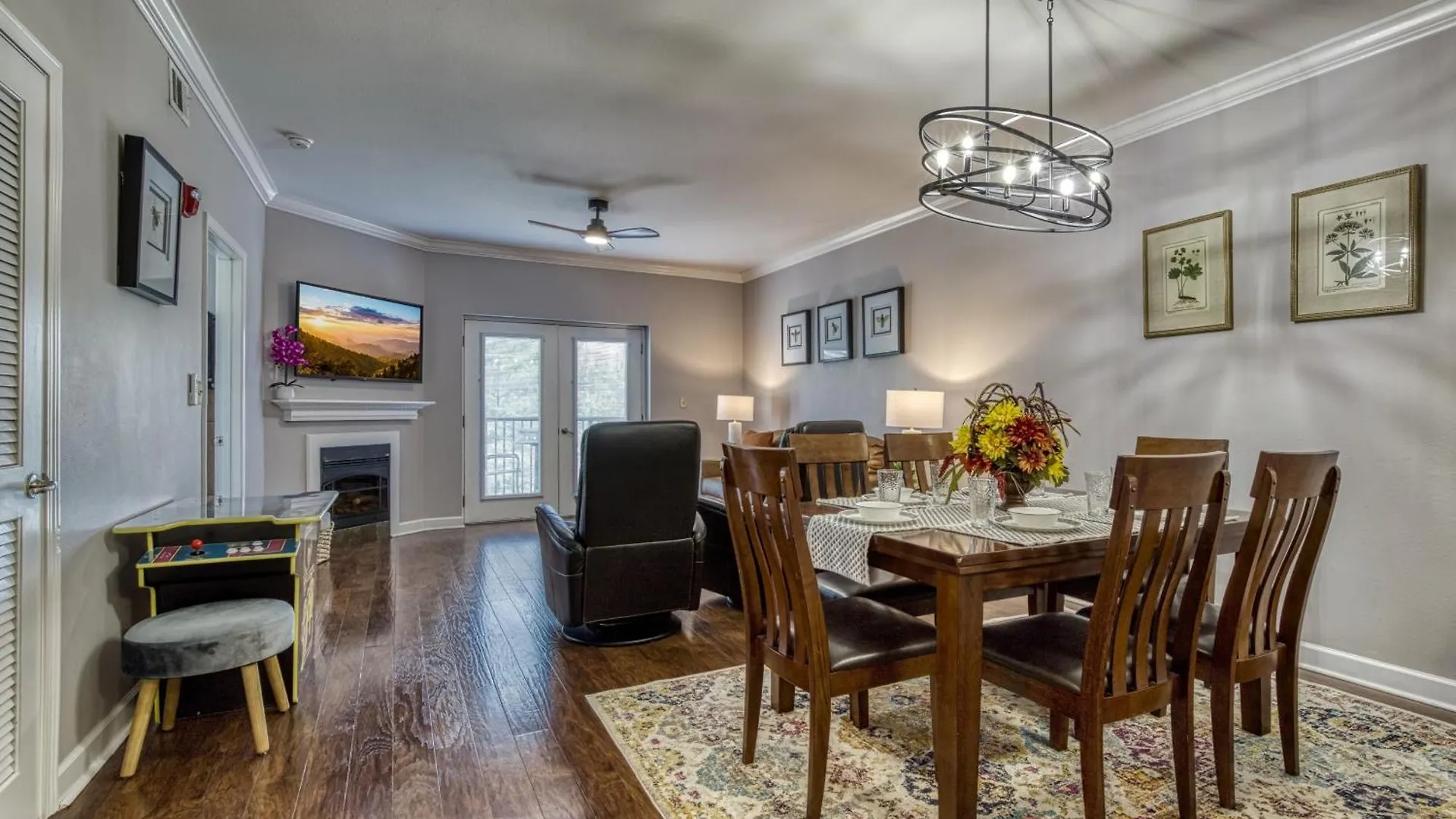 Luxurious Renovated, Pool, Basketball, Playground Holiday home Pigeon Forge