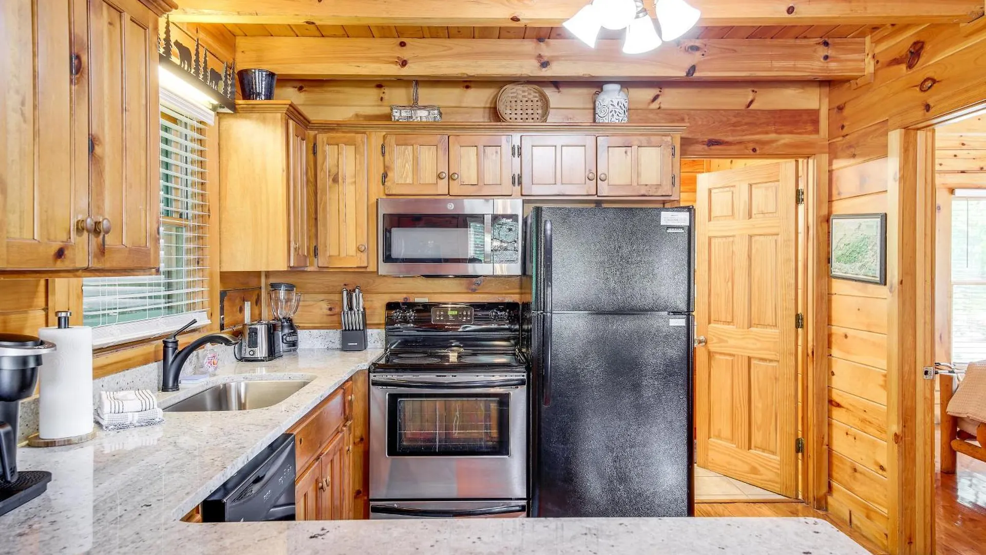 Premier Location And Hot Tub