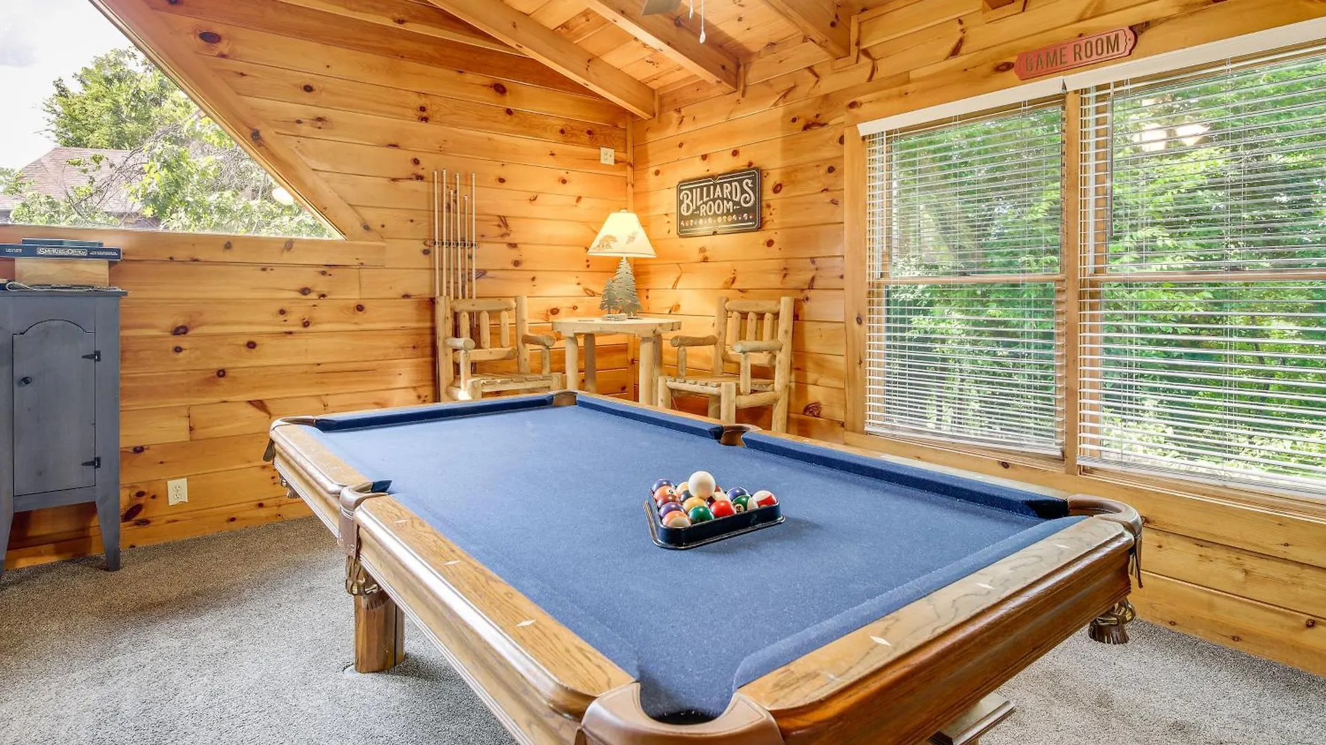 Premier Location And Hot Tub *