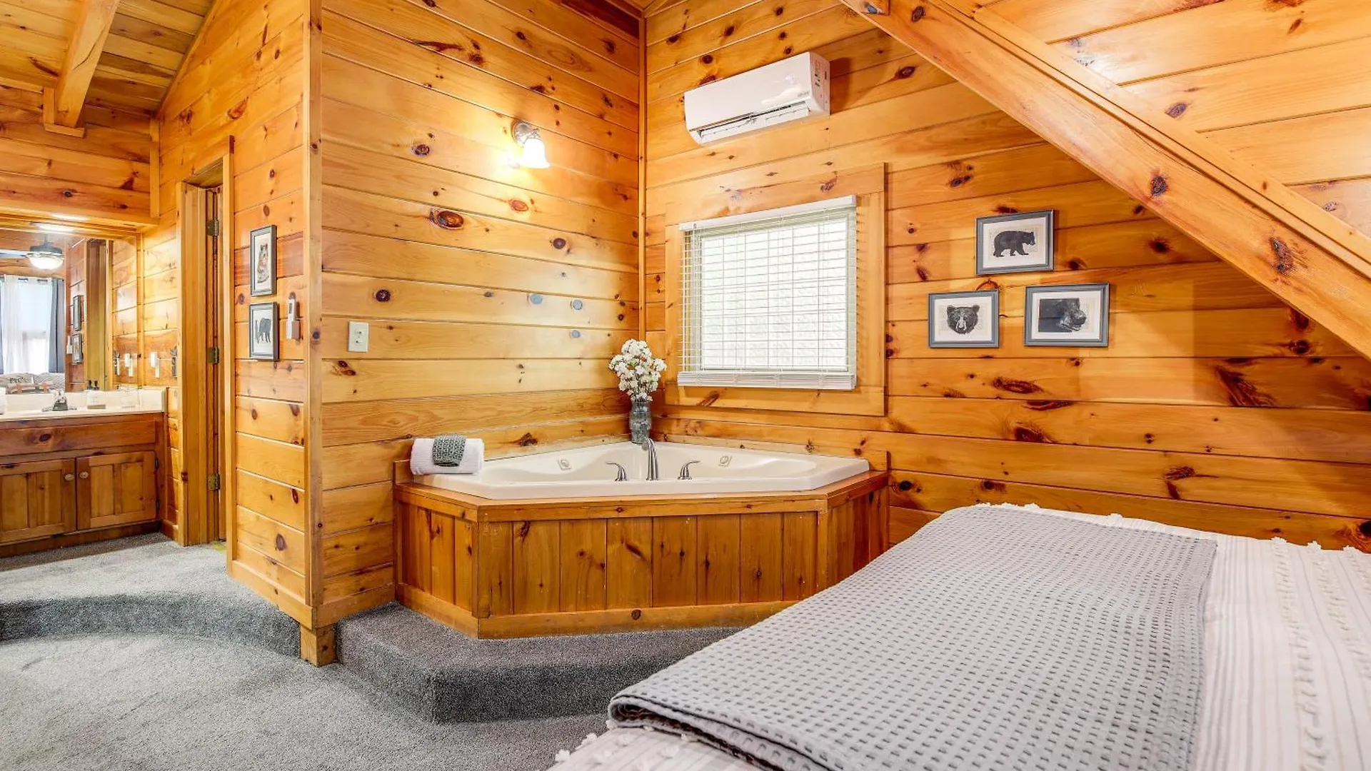 Premier Location And Hot Tub * Pigeon Forge