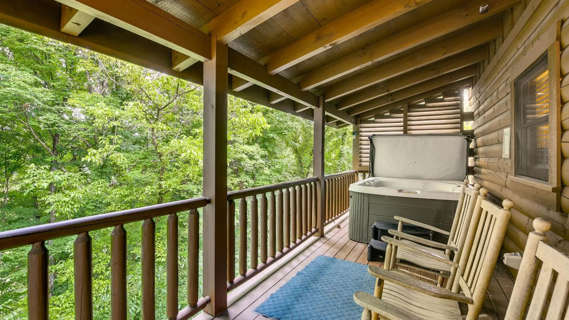 Premier Location And Hot Tub *