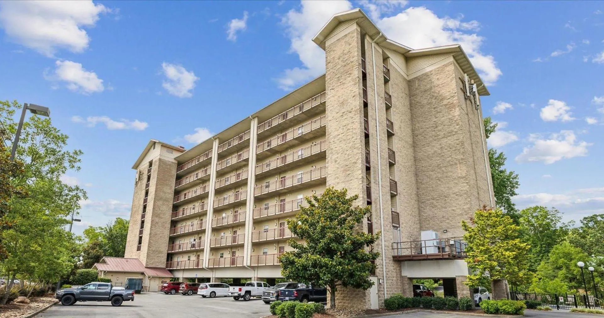 Cl403 Creekside Tranquility Pigeon Forge