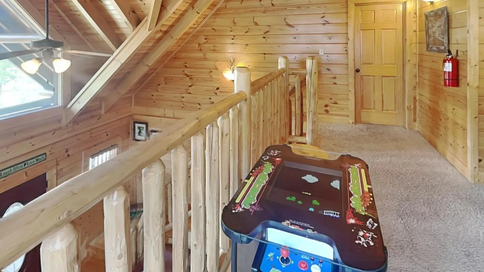 Misty Mountain Hideaway * Pigeon Forge