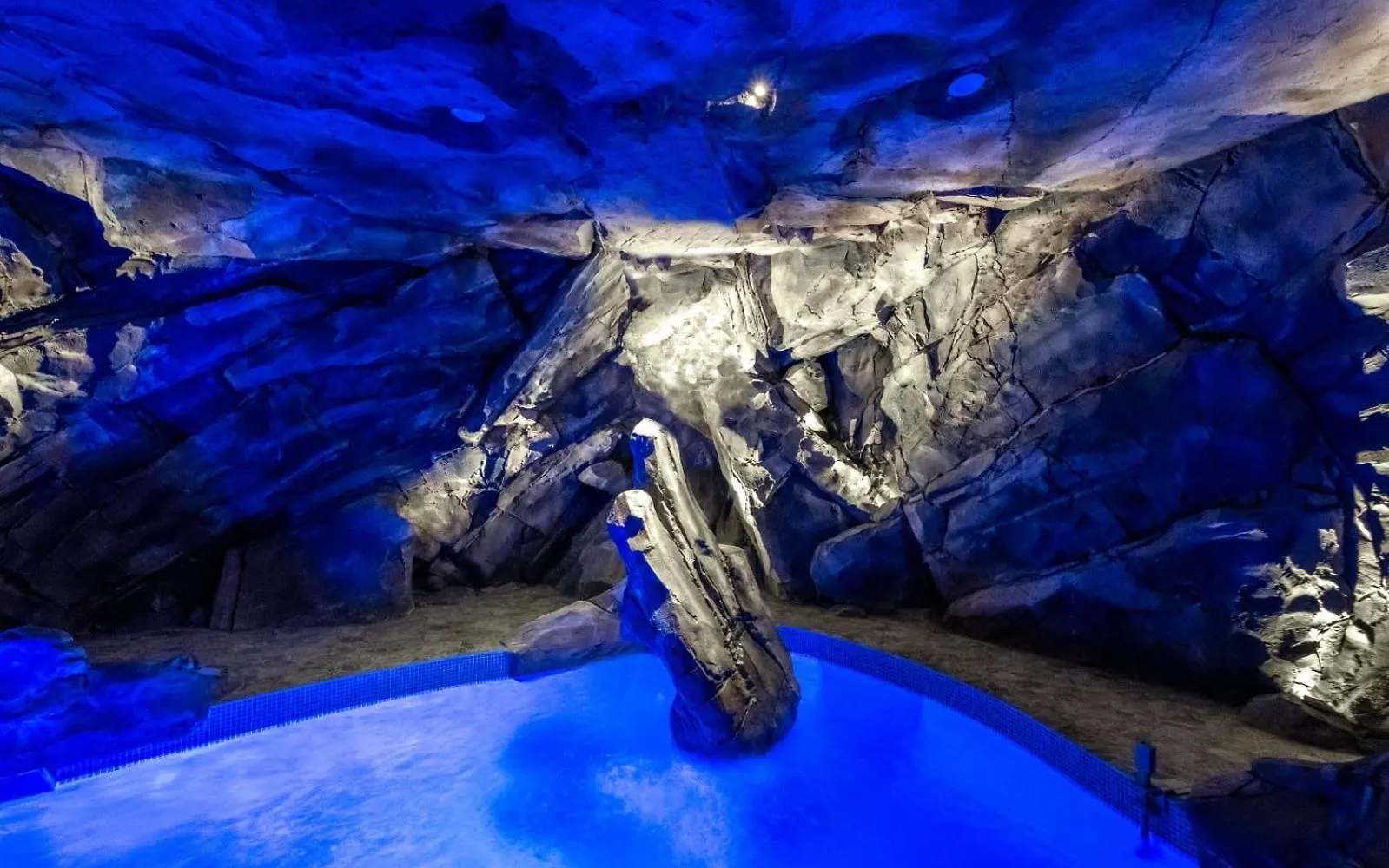 Cavern Cascades *