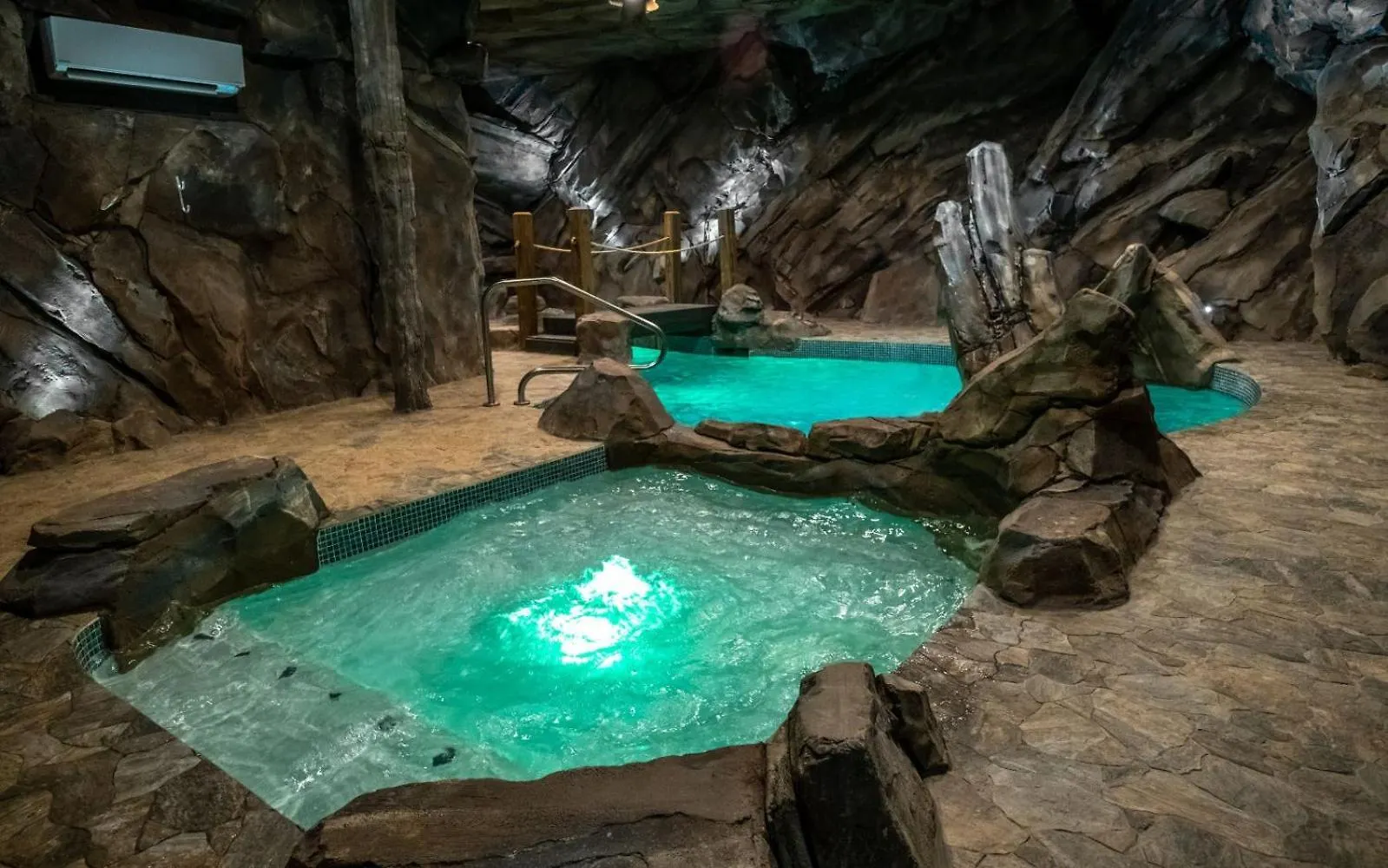 Cavern Cascades Pigeon Forge