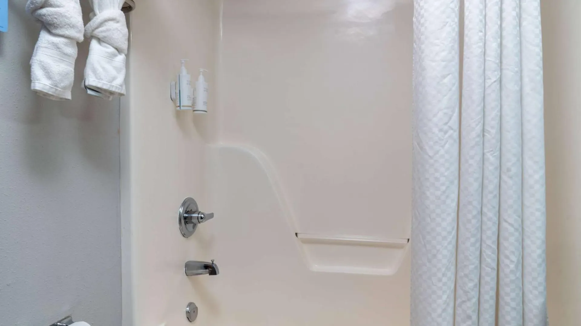 Hotel Microtel & By Wyndham 3*