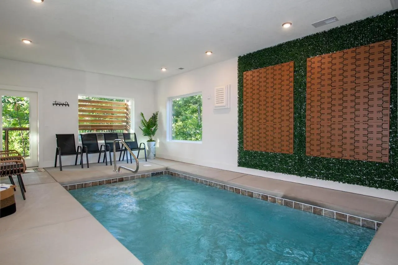 Smoky Mountain Retreat Pool Hot Tub Theater Games * Pigeon Forge