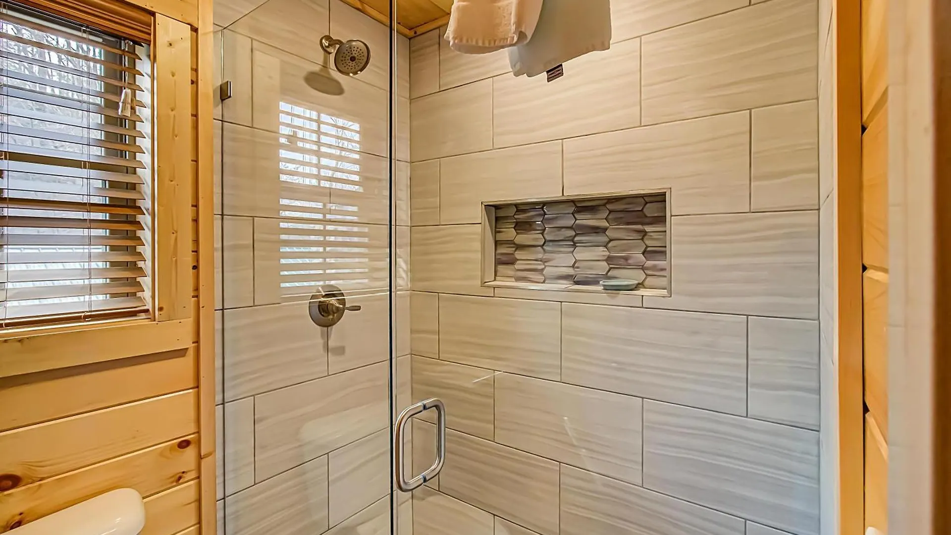 River Elegance #2335 Pigeon Forge