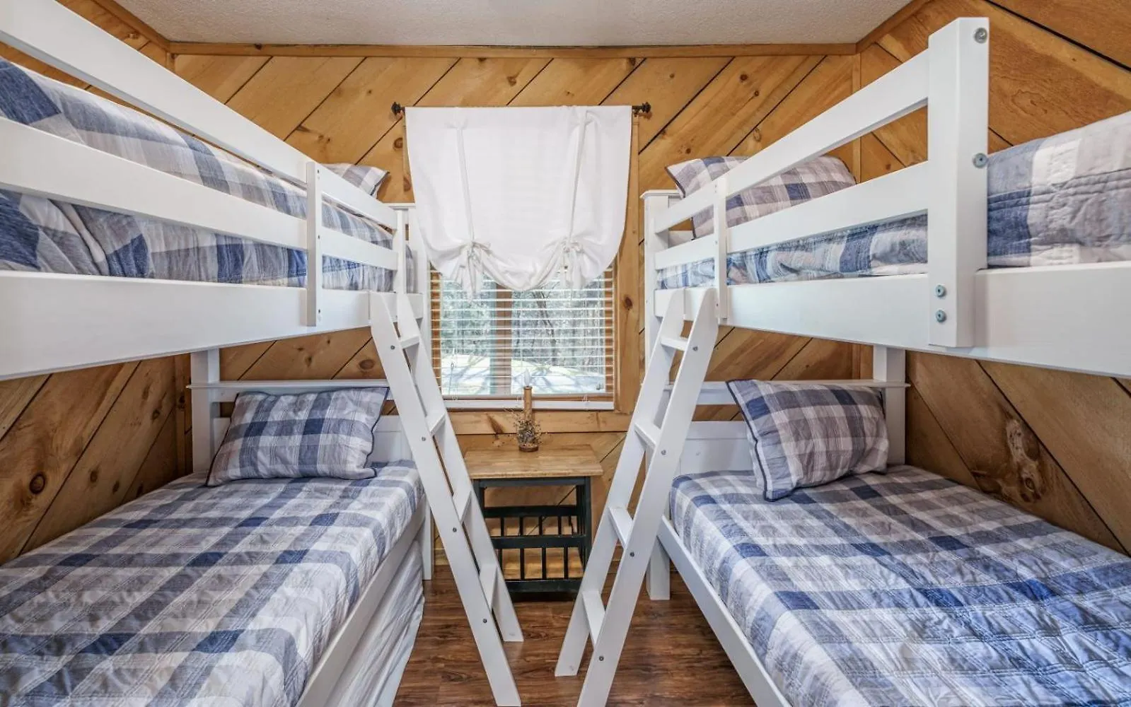 Holiday home Wooded Bliss Hot Tub Single Level With No Steps Rocking Chairs And Wooded Views
