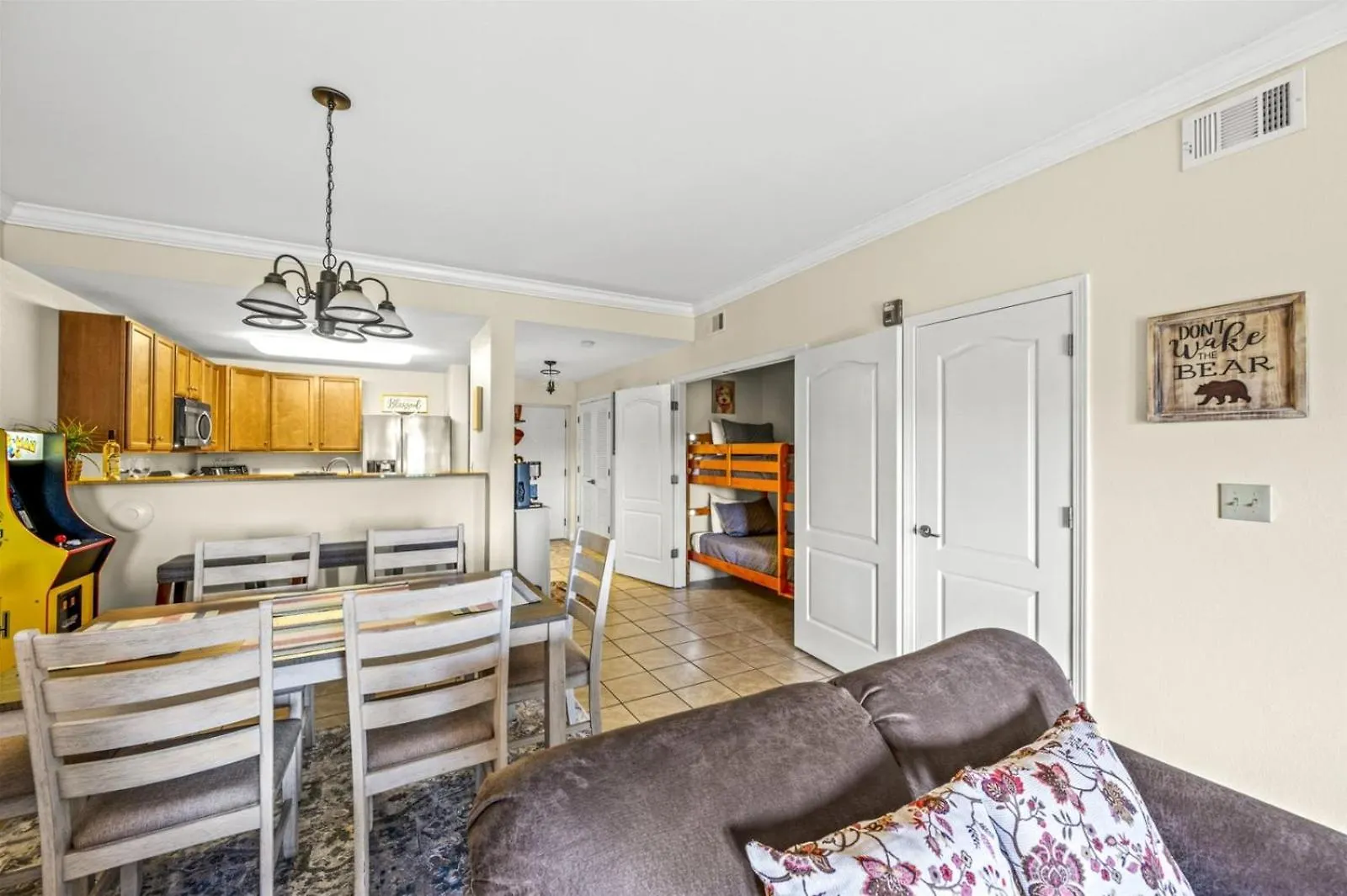 Smoky Mountain View Condo- Indoor Outdoor Pool, Walking Path, Playground, Basketball Apartment Pigeon Forge