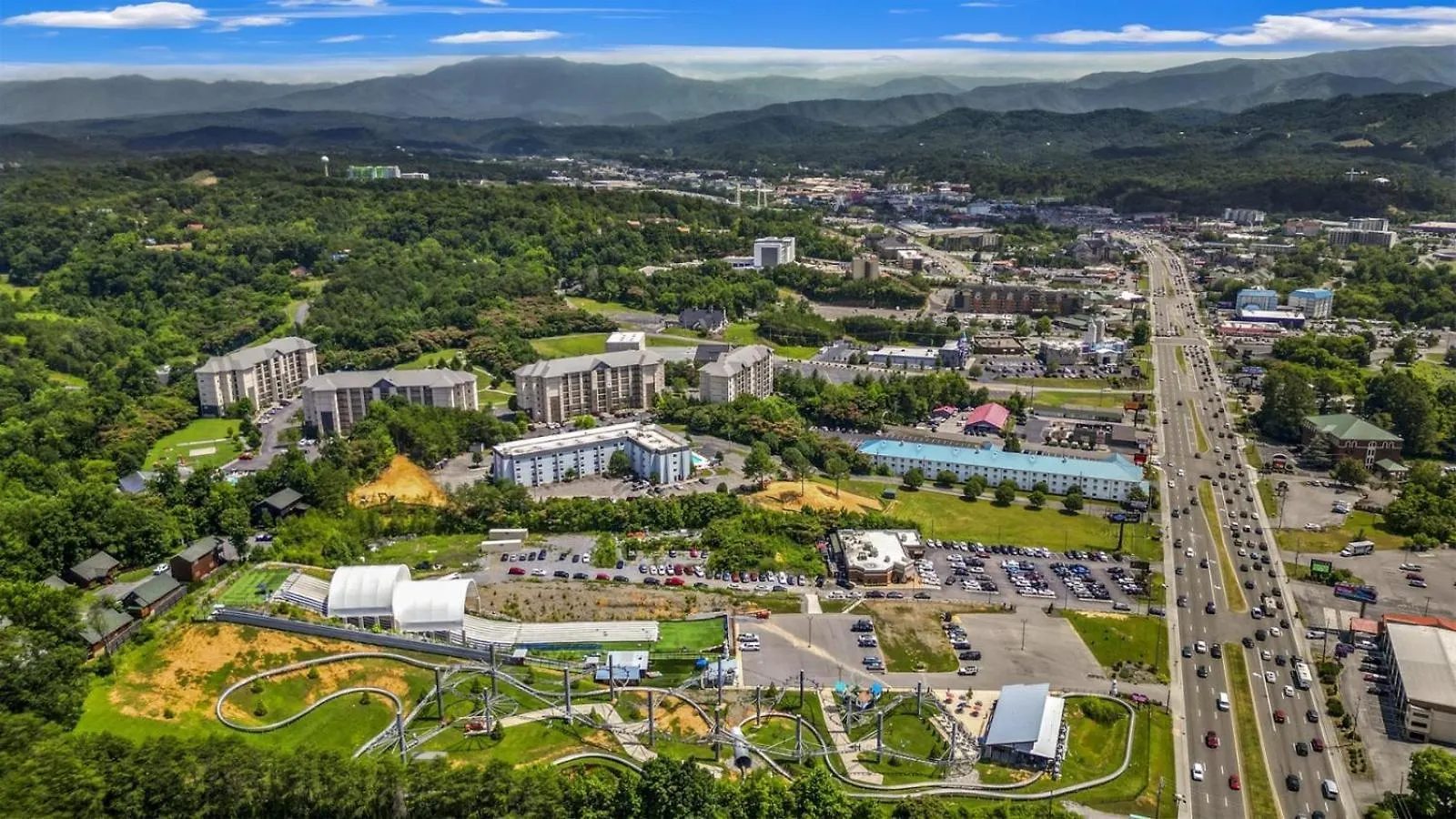 Smoky Mountain View Condo- Indoor Outdoor Pool, Walking Path, Playground, Basketball Apartment