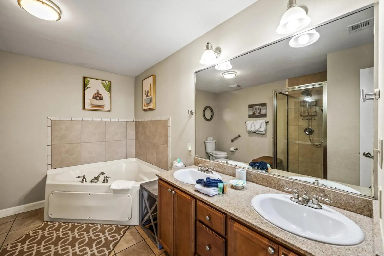 Apartment Smoky Mountain View Condo- Indoor Outdoor Pool, Walking Path, Playground, Basketball *