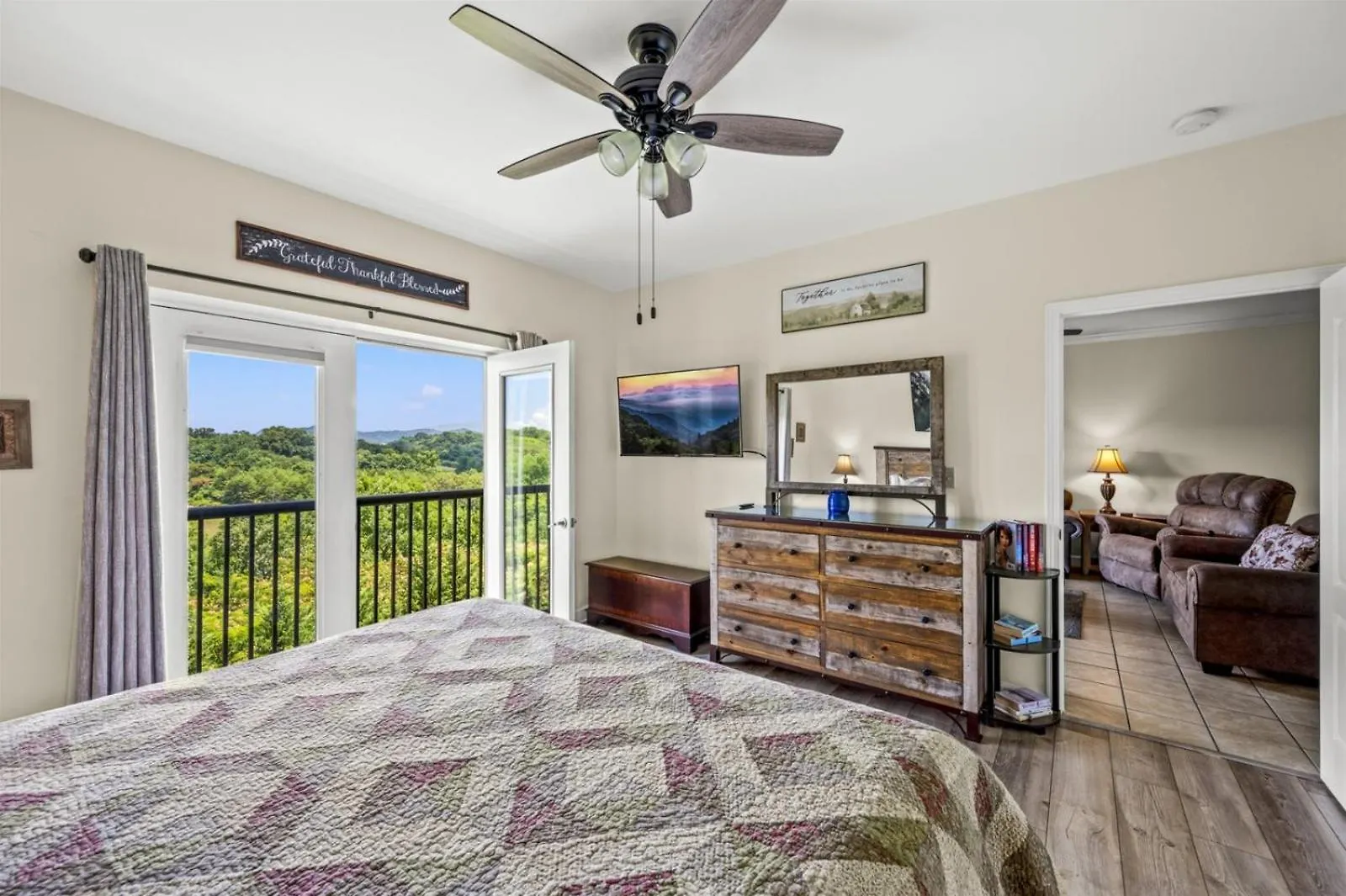 Smoky Mountain View Condo- Indoor Outdoor Pool, Walking Path, Playground, Basketball Apartment Pigeon Forge