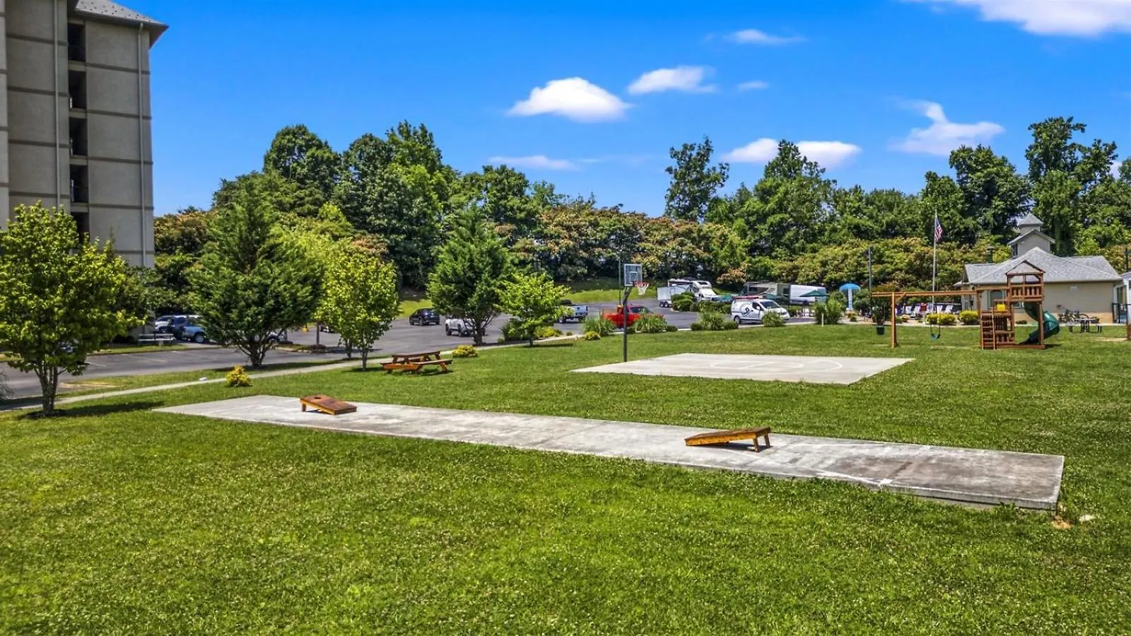 Apartment Smoky Mountain View Condo- Indoor Outdoor Pool, Walking Path, Playground, Basketball