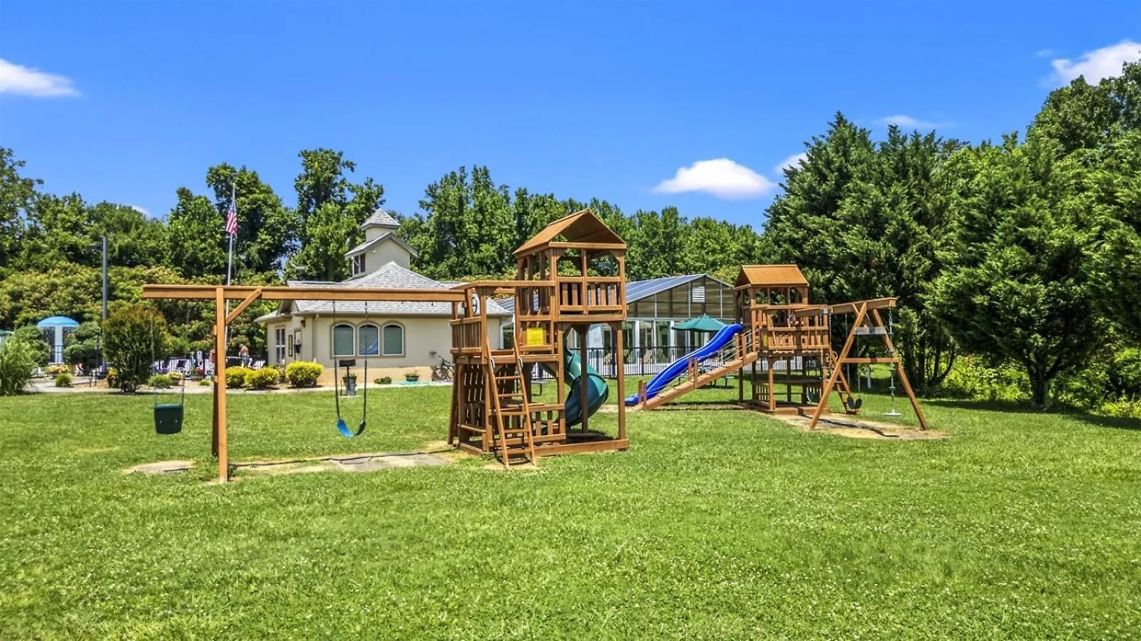 Smoky Mountain View Condo- Indoor Outdoor Pool, Walking Path, Playground, Basketball Apartment *