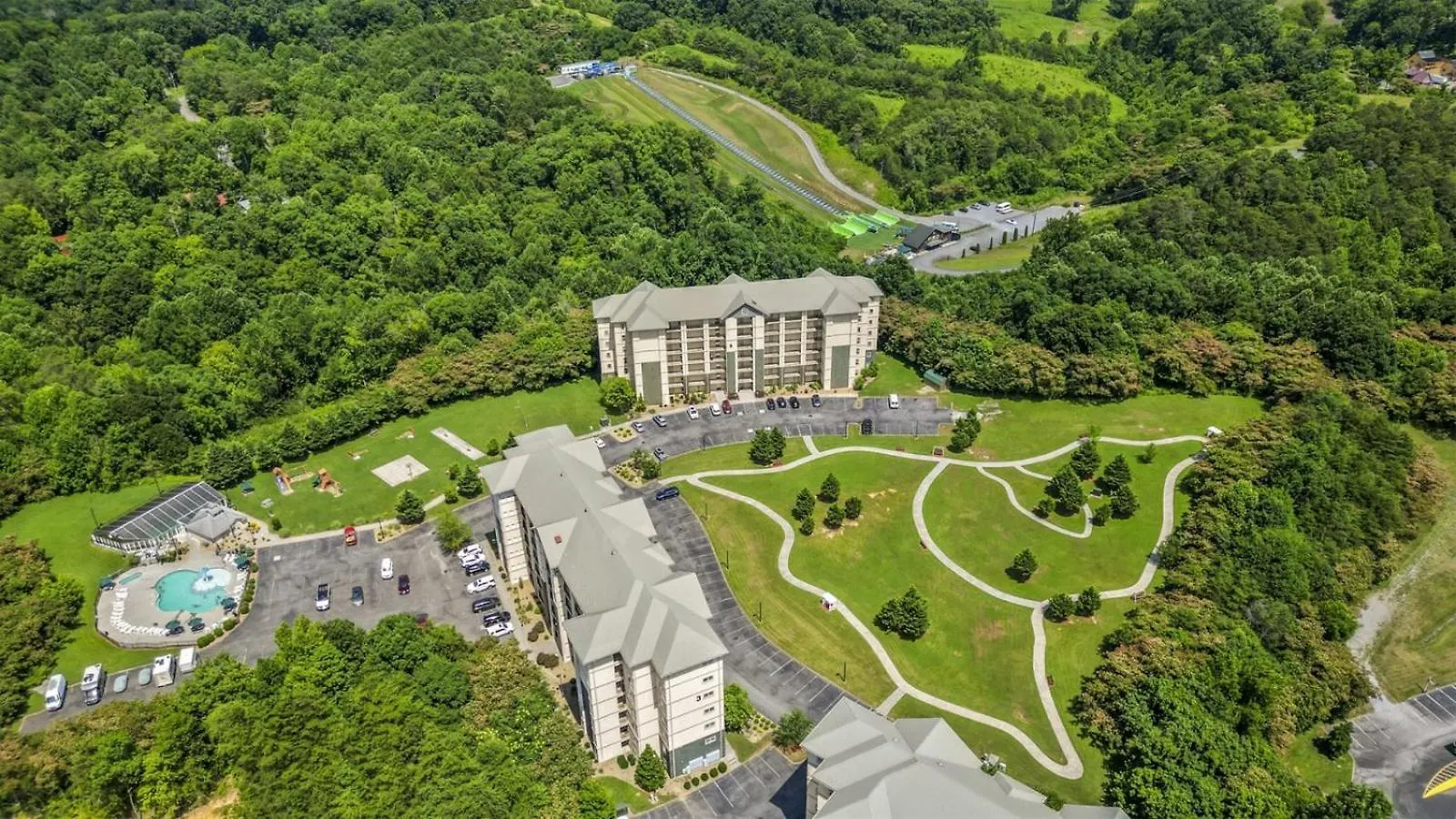 Apartment Smoky Mountain View Condo- Indoor Outdoor Pool, Walking Path, Playground, Basketball