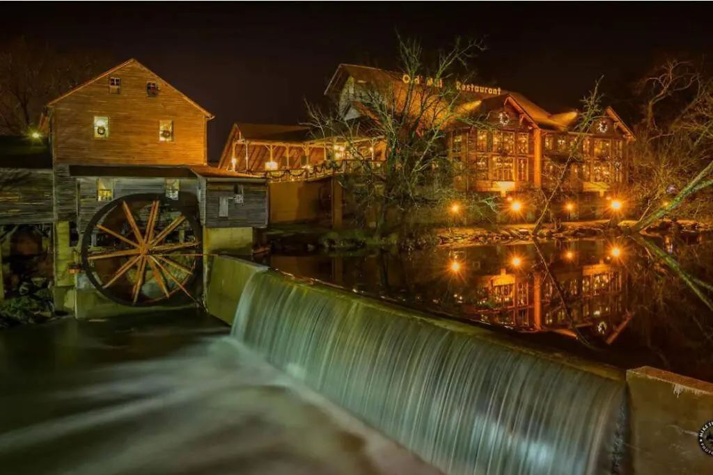Private! Hot Tub! Parkway 2min! Petsok! Bbq! Pigeon Forge