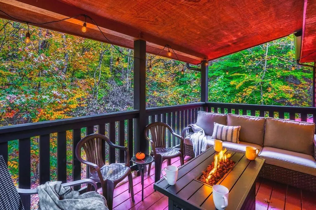 Holiday home Private! Hot Tub! Parkway 2min! Petsok! Bbq! Pigeon Forge