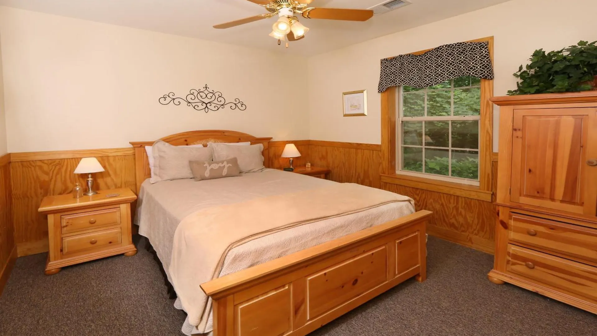 Chalet Holly Grove By Eden Crest Pigeon Forge