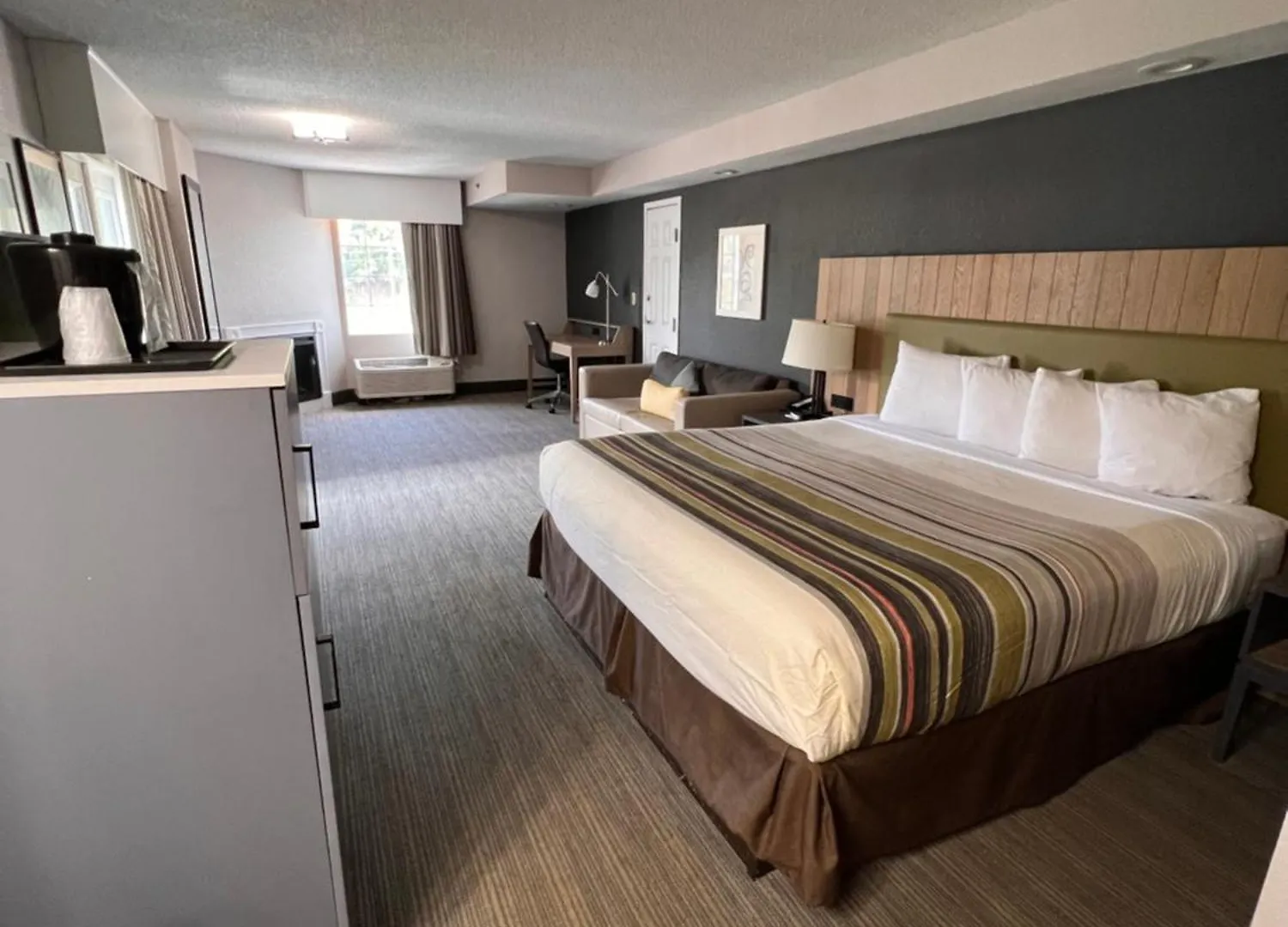 Country & By Radisson, South, Tn