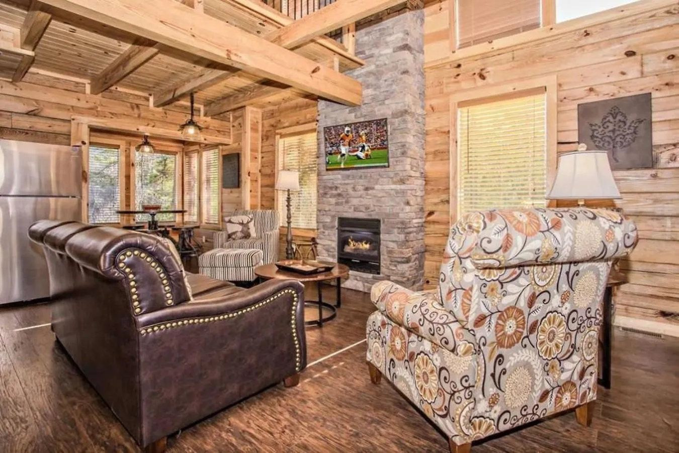 Steps From Pf 3br Escape Theater & Hot Tub Pigeon Forge