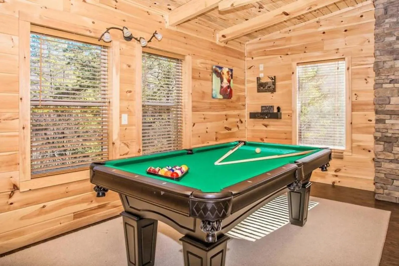 Steps From Pf 3br Escape Theater & Hot Tub Holiday home
