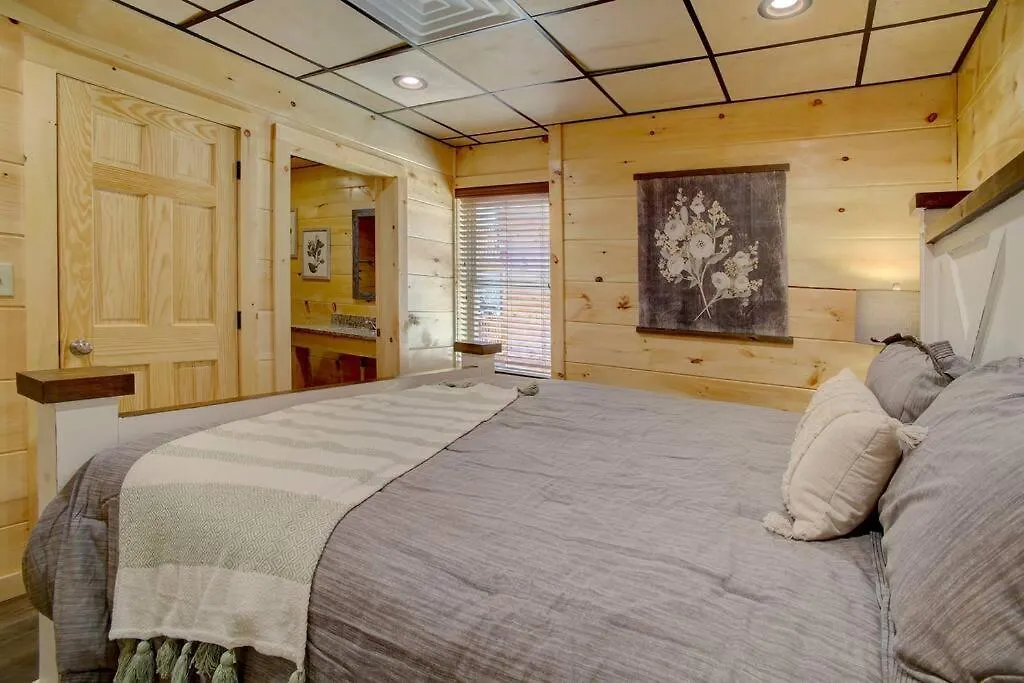 Holiday home Newly Built! 5br-5bh-hottub-wifi-theater-pool Tble *