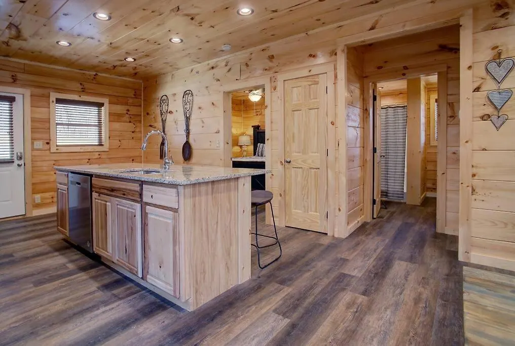 Newly Built! 5br-5bh-hottub-wifi-theater-pool Tble Pigeon Forge