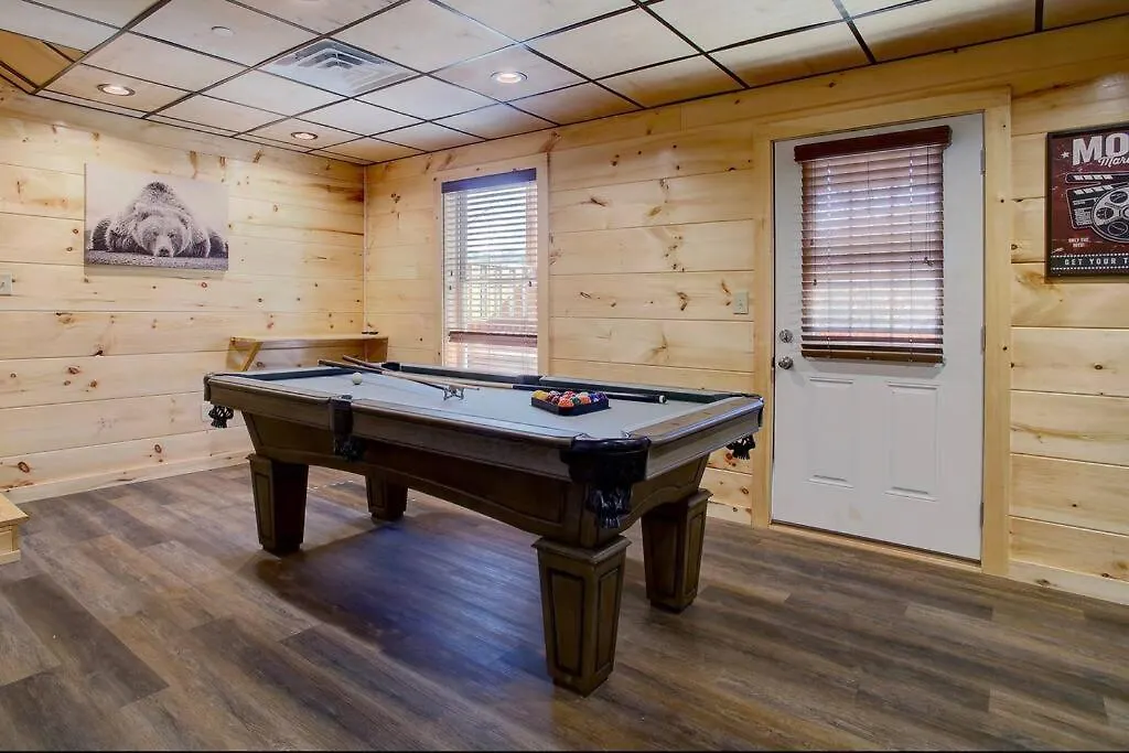 Newly Built! 5br-5bh-hottub-wifi-theater-pool Tble * Pigeon Forge