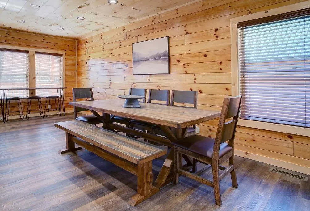 Newly Built! 5br-5bh-hottub-wifi-theater-pool Tble