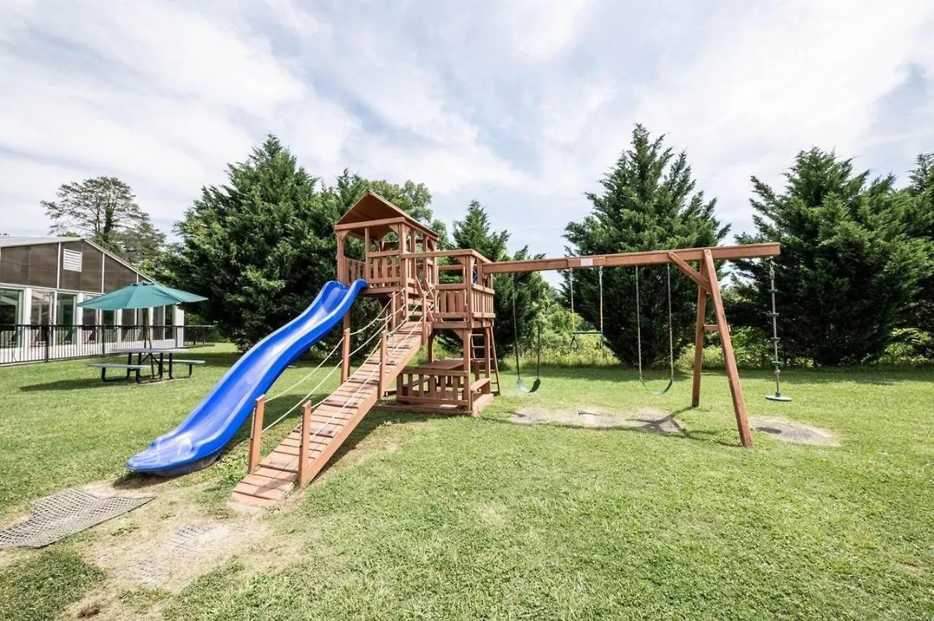 Holiday home Luxurious Renovated, Pool, Basketball, Playground