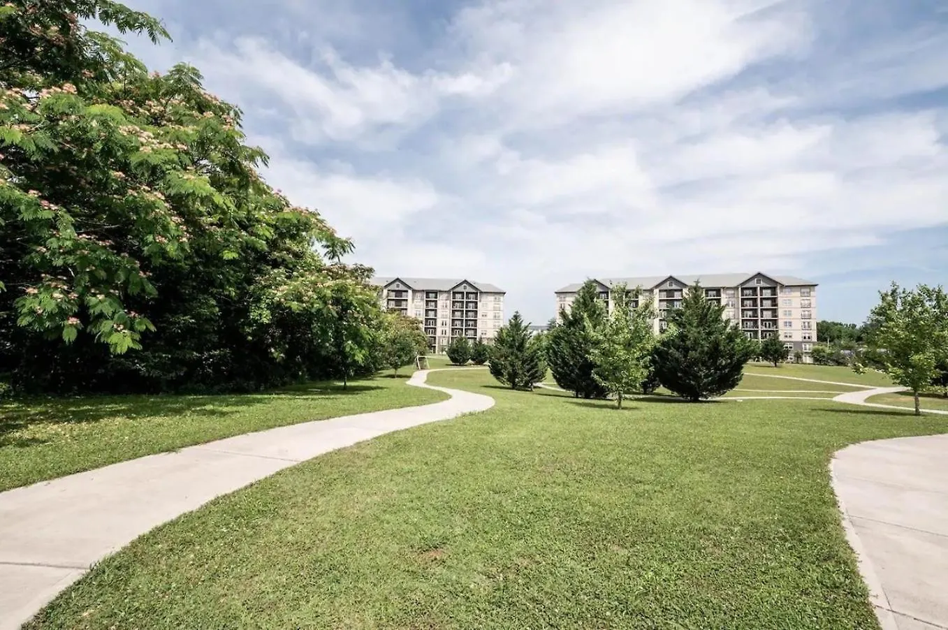 Luxurious Renovated, Pool, Basketball, Playground Pigeon Forge