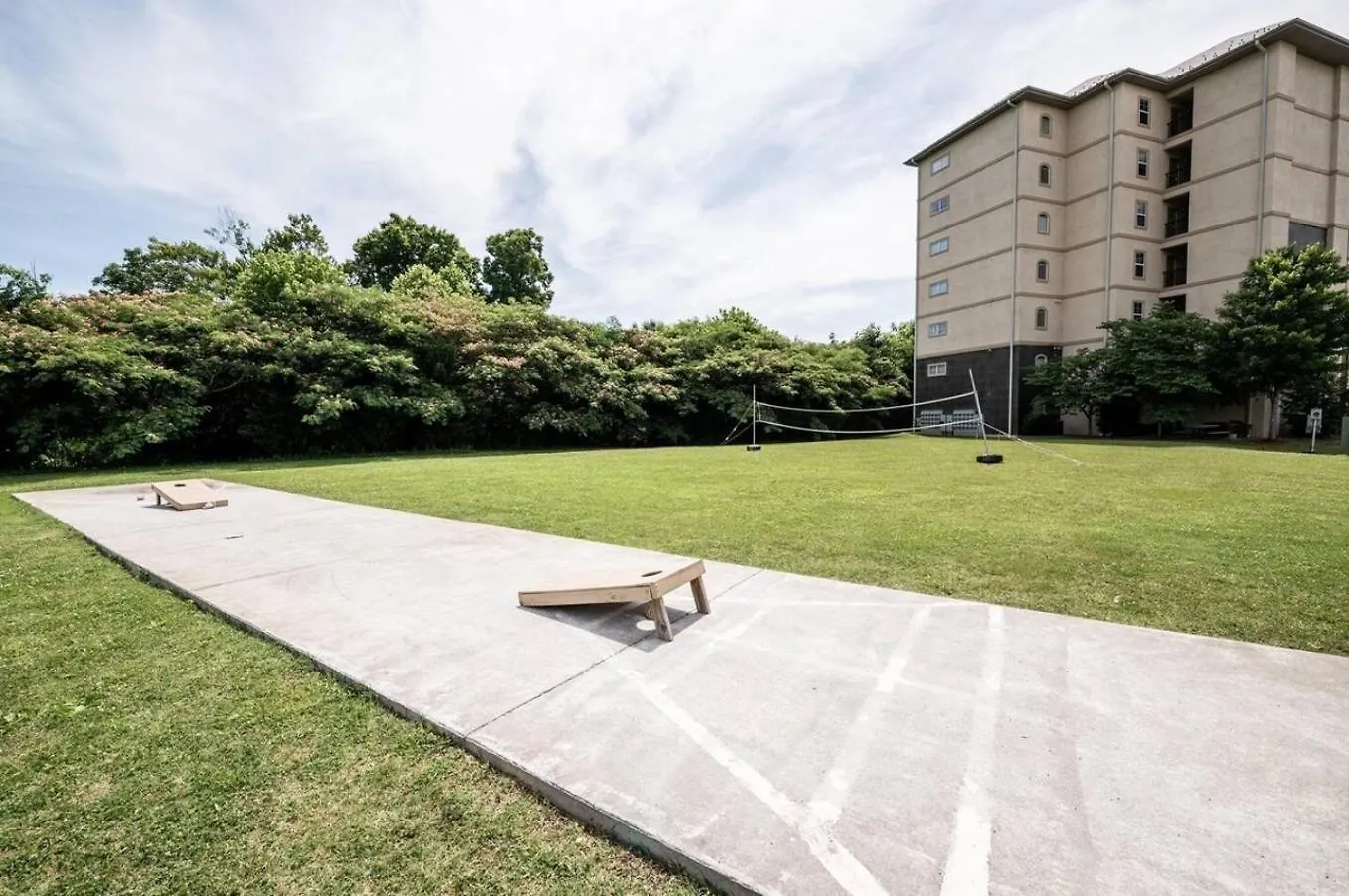 Luxurious Renovated, Pool, Basketball, Playground Holiday home *