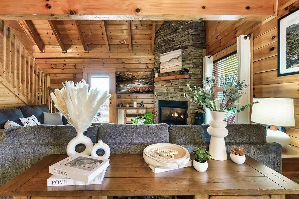 Groot's Place - 5 Min To Main Parkway!! Pigeon Forge