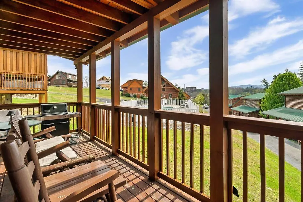 Groot's Place - 5 Min To Main Parkway!! Holiday home *