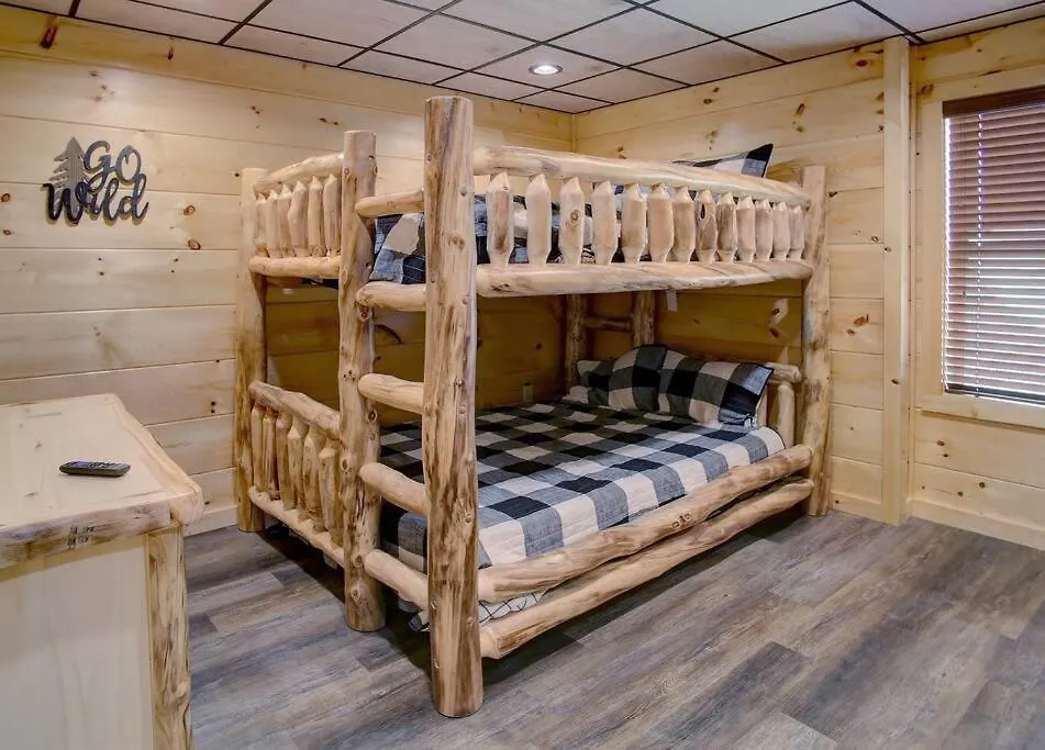 New Build-5bd-hottub-wifi-theater-pool Tble-roku * Pigeon Forge