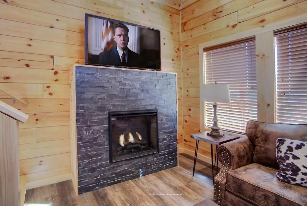 New Build-5bd-hottub-wifi-theater-pool Tble-roku Holiday home Pigeon Forge