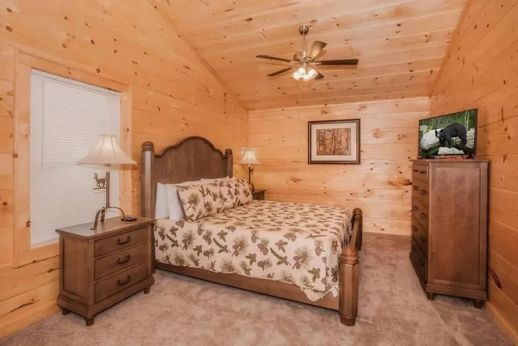 Papa Wolf's - Pool Community Holiday home *