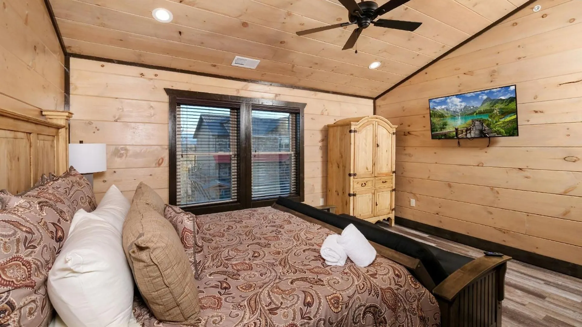 Swim And Gym Mansion Villa Pigeon Forge