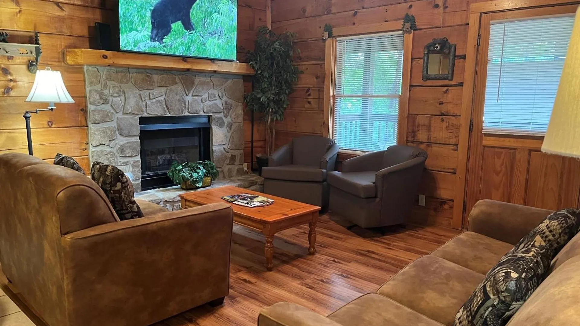 Er27- Bear Naked - Great Location- Close To Town * Pigeon Forge