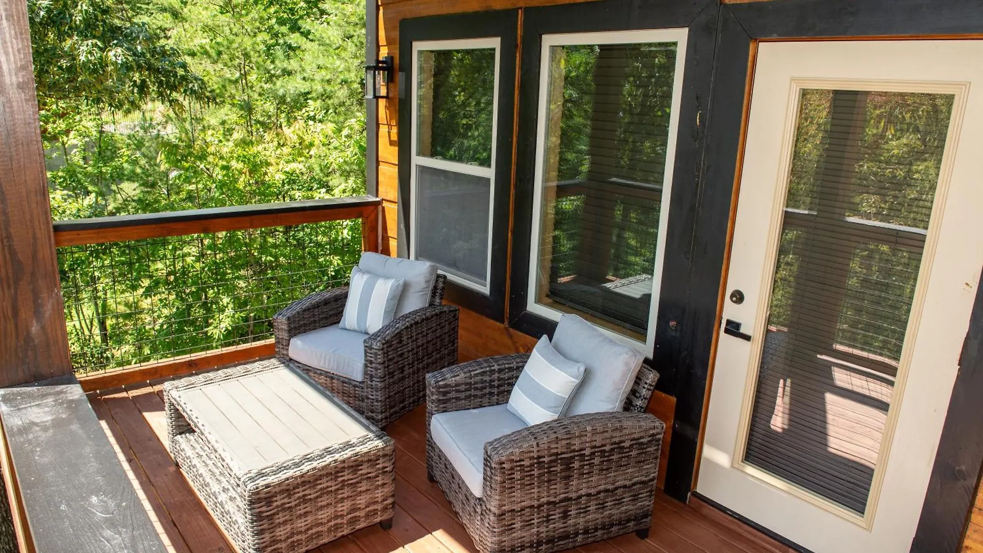 Augys View- Mountain Views-large Parking-large