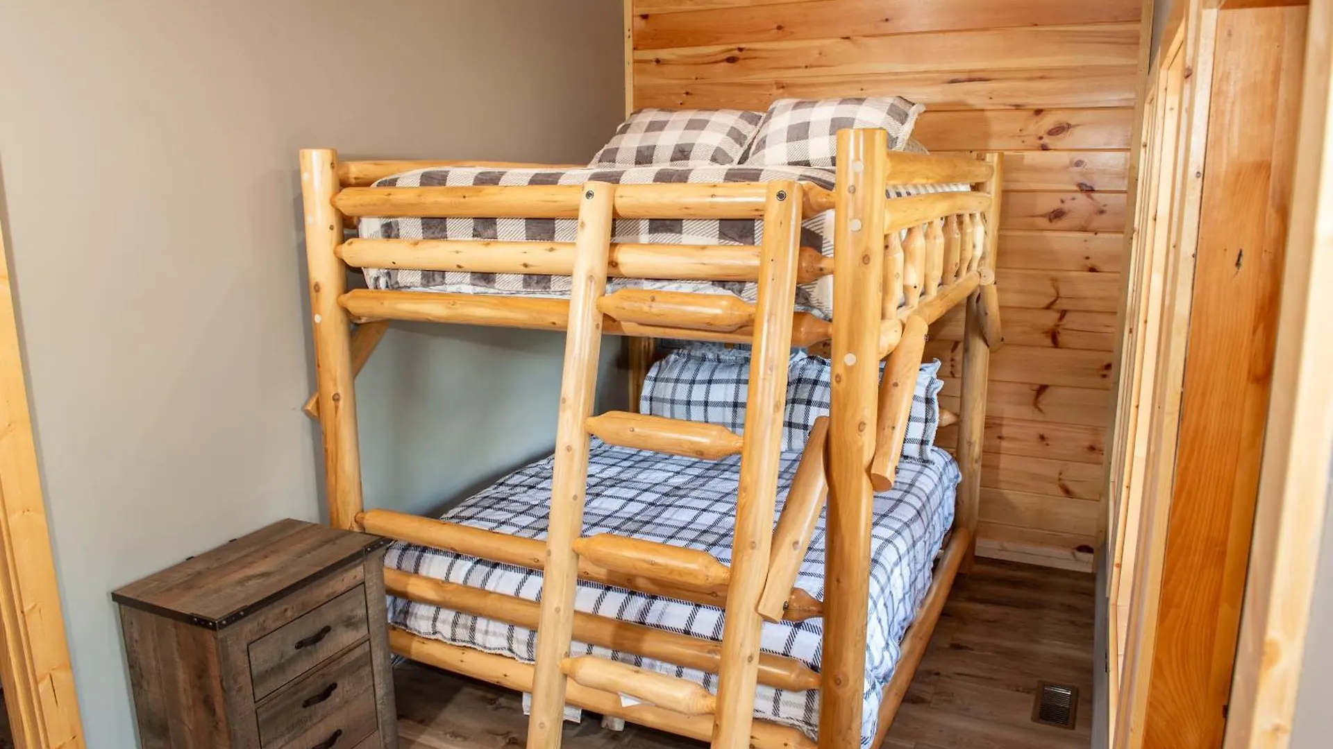 Augys View- Mountain Views-large Parking-large Ferienhaus
