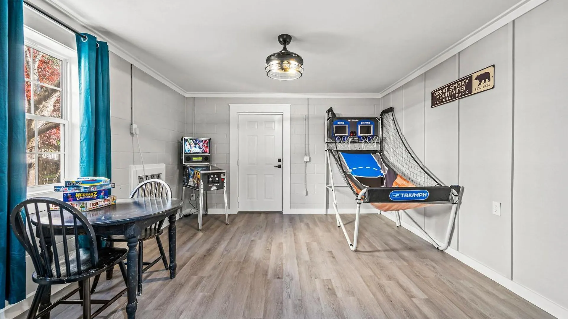 Izzys Getaway A Cozy Retreat In With Hot Tub Game And River Access