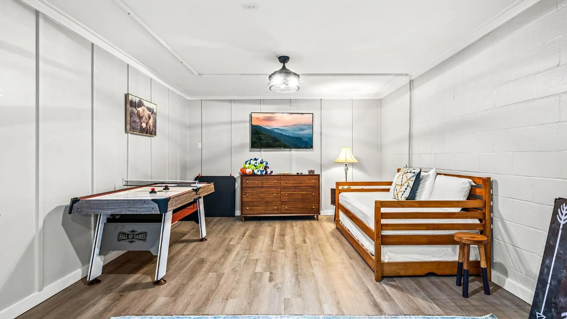Holiday home Izzys Getaway A Cozy Retreat In With Hot Tub Game And River Access Pigeon Forge